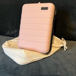 Away Mini Suitcase (Toiletry Case)